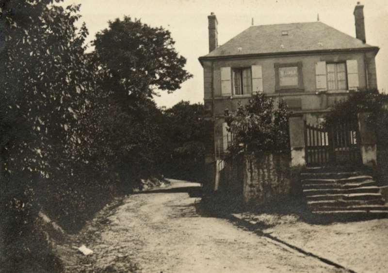 Vue sur l'école (Logement de l'Instituteur)